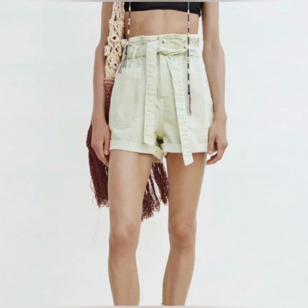 NEW Zara • Baggy Paperbag
Shorts with Belt Sz6